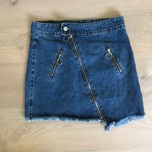 Denim mini skirt w/ zipper detail